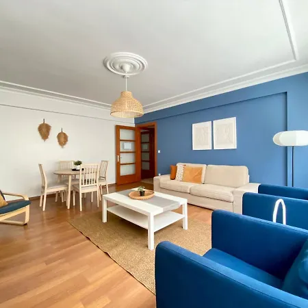 Apartment Center 3 Bedroom Flat - No4 *
