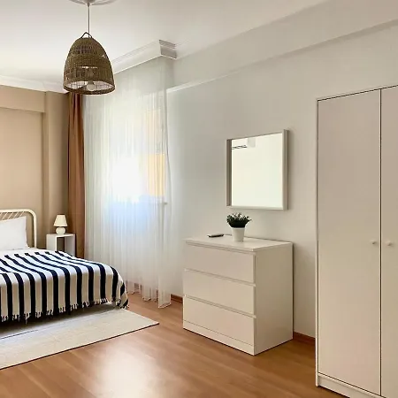 Apartment Center 3 Bedroom Flat - No4 *